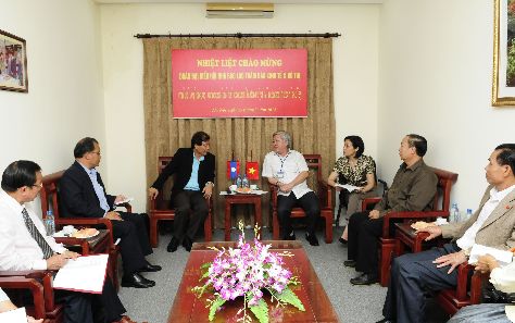 Renforcement de la coopération vietnam-laos dans la presse